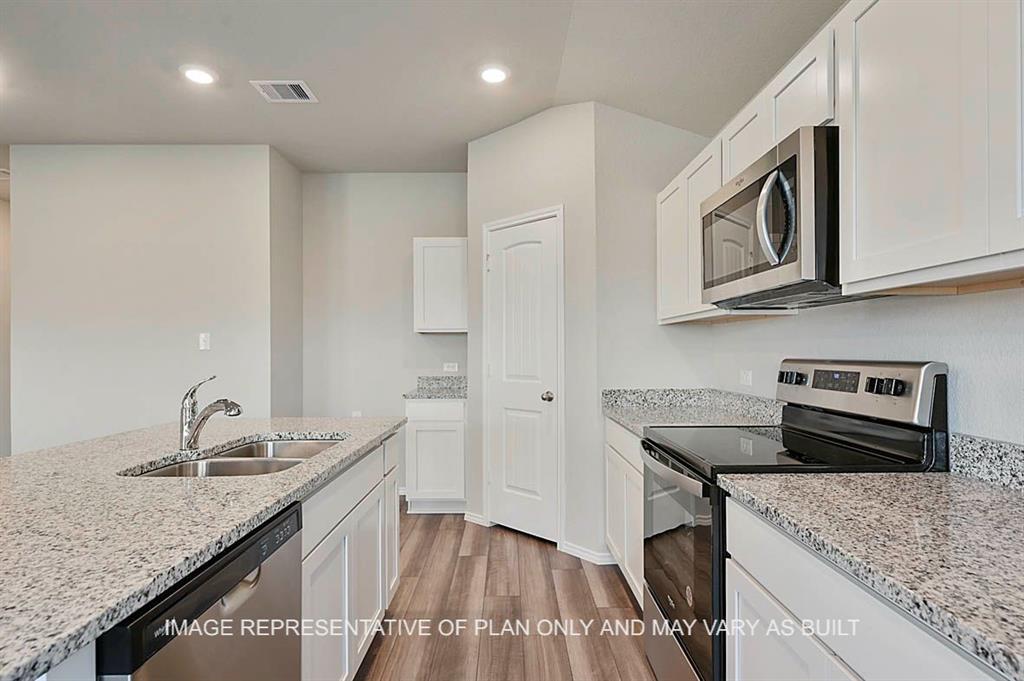 221 Rockbridge Drive, Huntsville, Texas image 2
