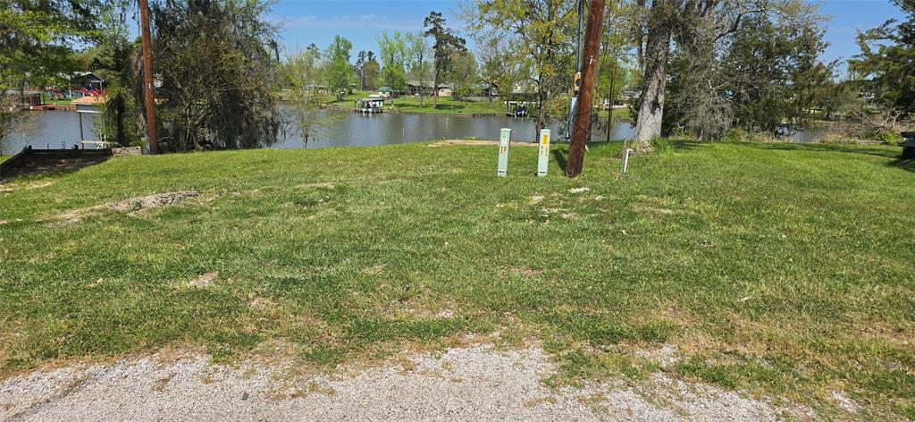 1357 Creeklake Drive, Onalaska, Texas image 2