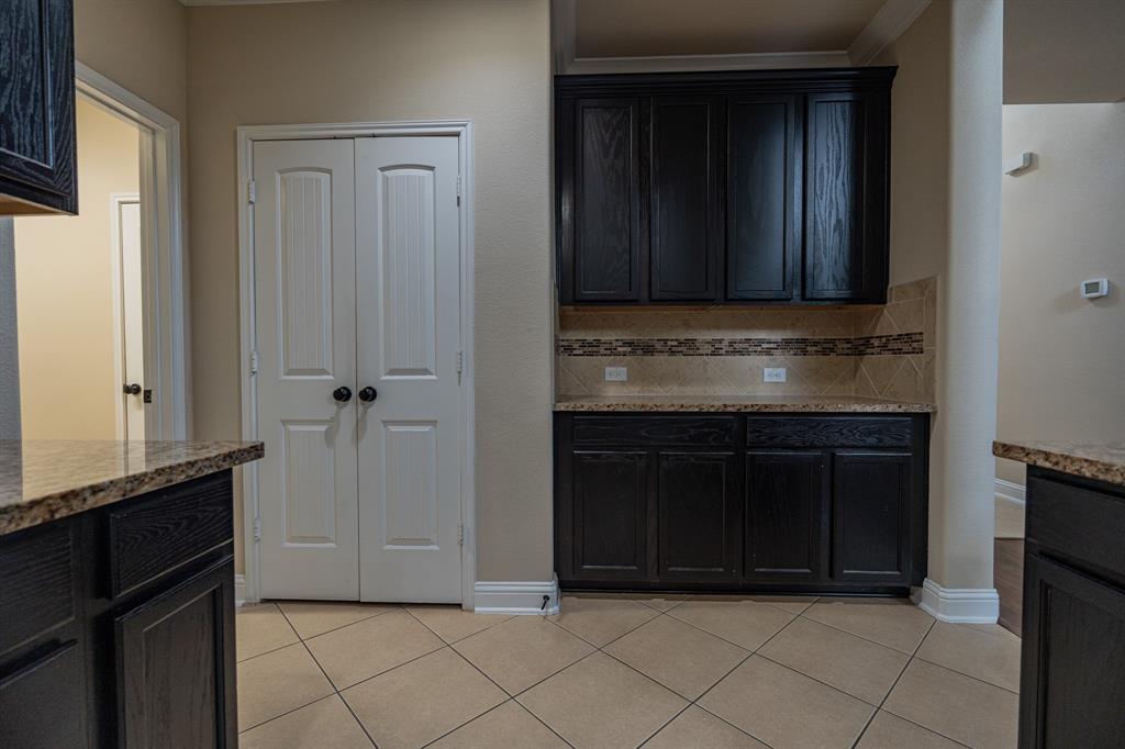 2718 Secret Falls Court, Pearland, Texas image 12