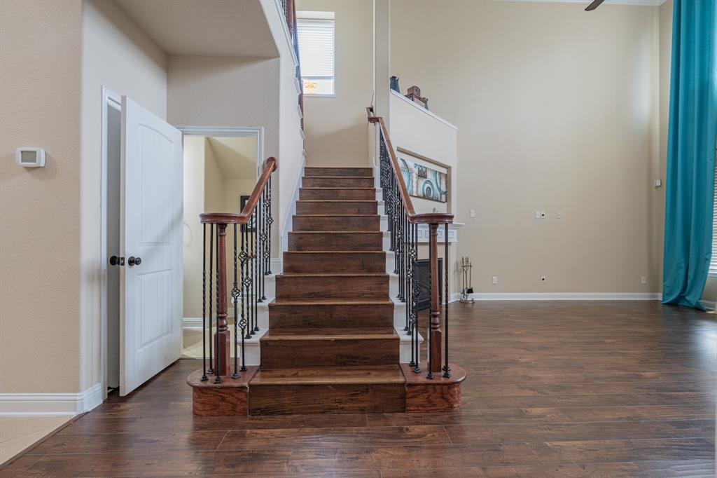 2718 Secret Falls Court, Pearland, Texas image 4