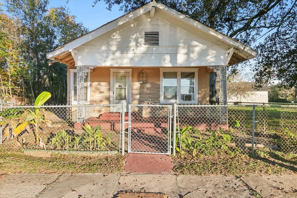 2147 Poplar Street, Beaumont, Texas image 1