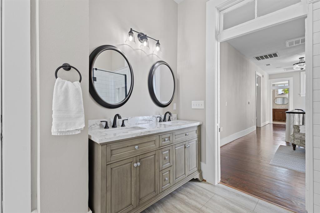 1911 Sealy Street, Galveston, Texas image 31