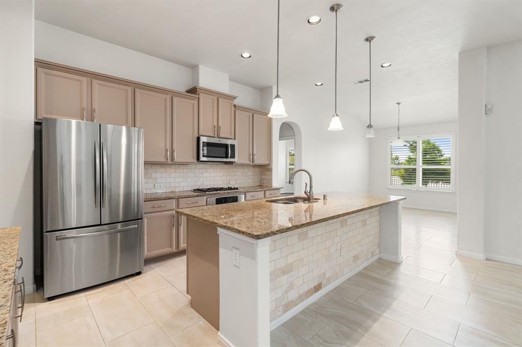 2107 Pearl Bay Court, Pearland, Texas image 13