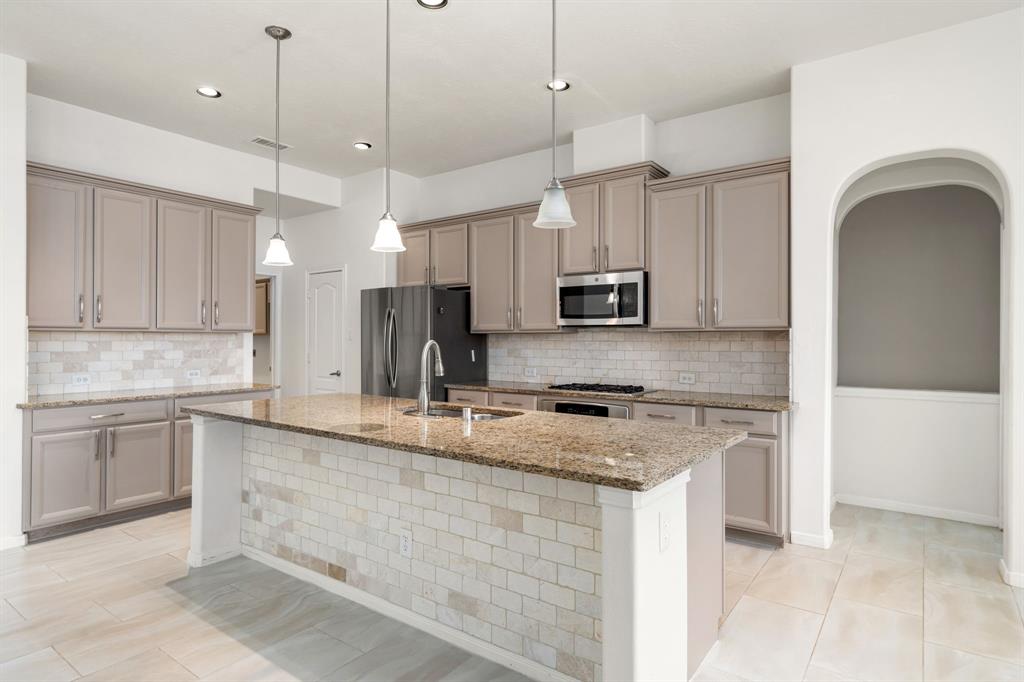 2107 Pearl Bay Court, Pearland, Texas image 15