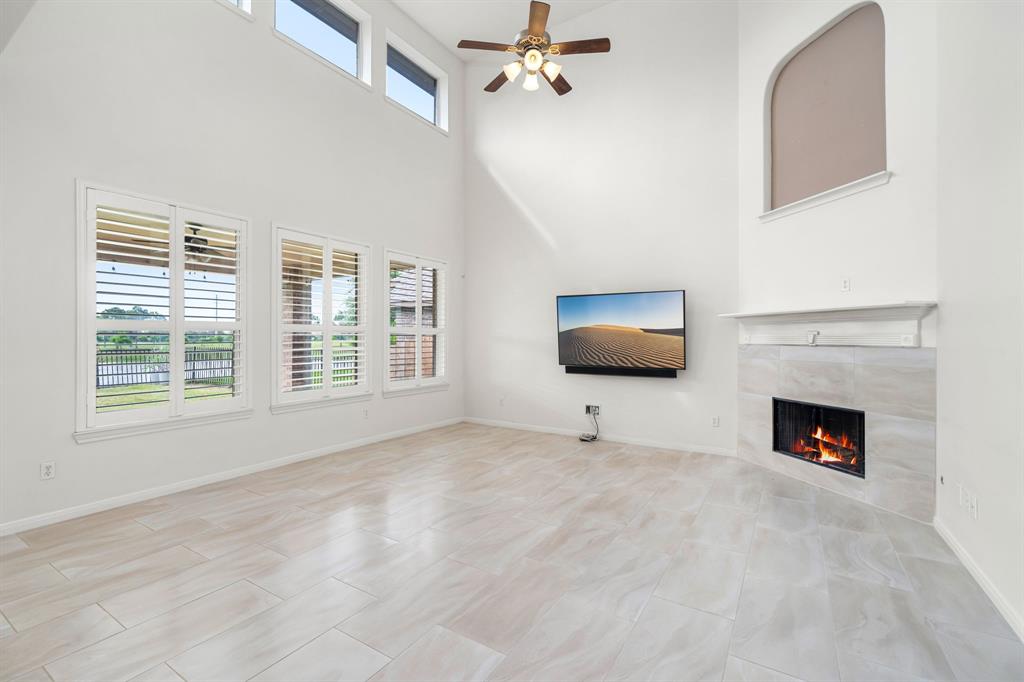 2107 Pearl Bay Court, Pearland, Texas image 10