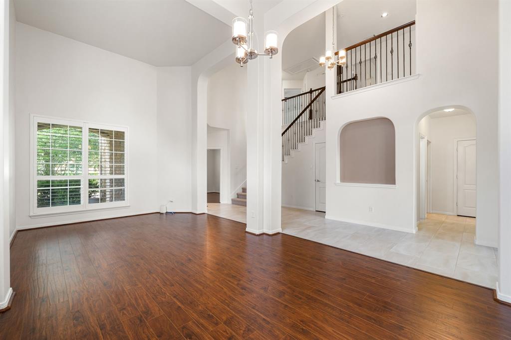 2107 Pearl Bay Court, Pearland, Texas image 9