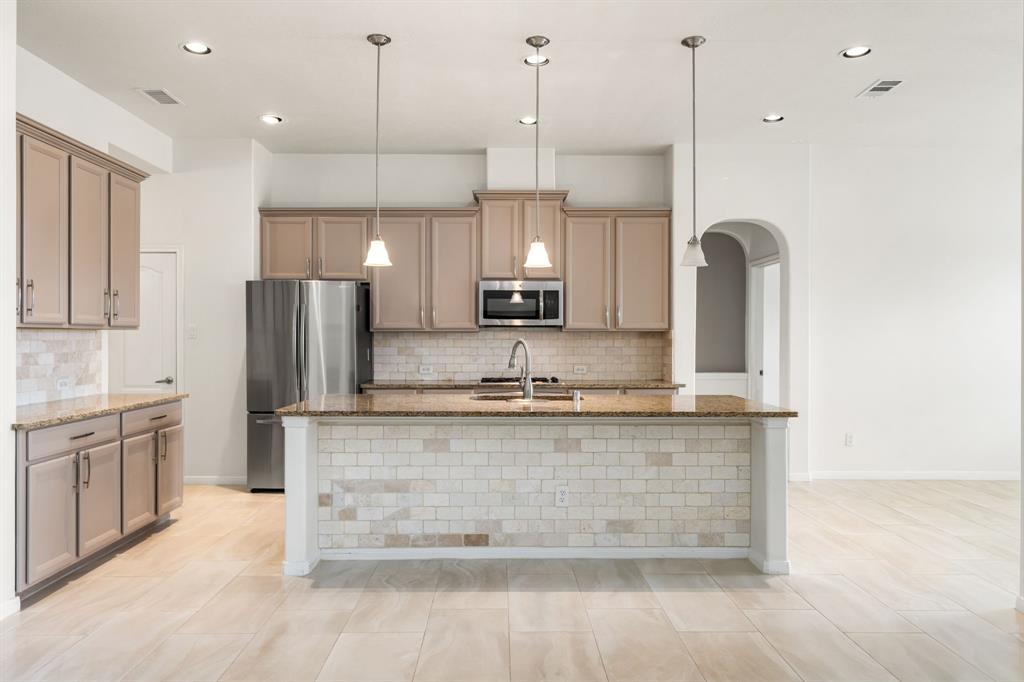 2107 Pearl Bay Court, Pearland, Texas image 12