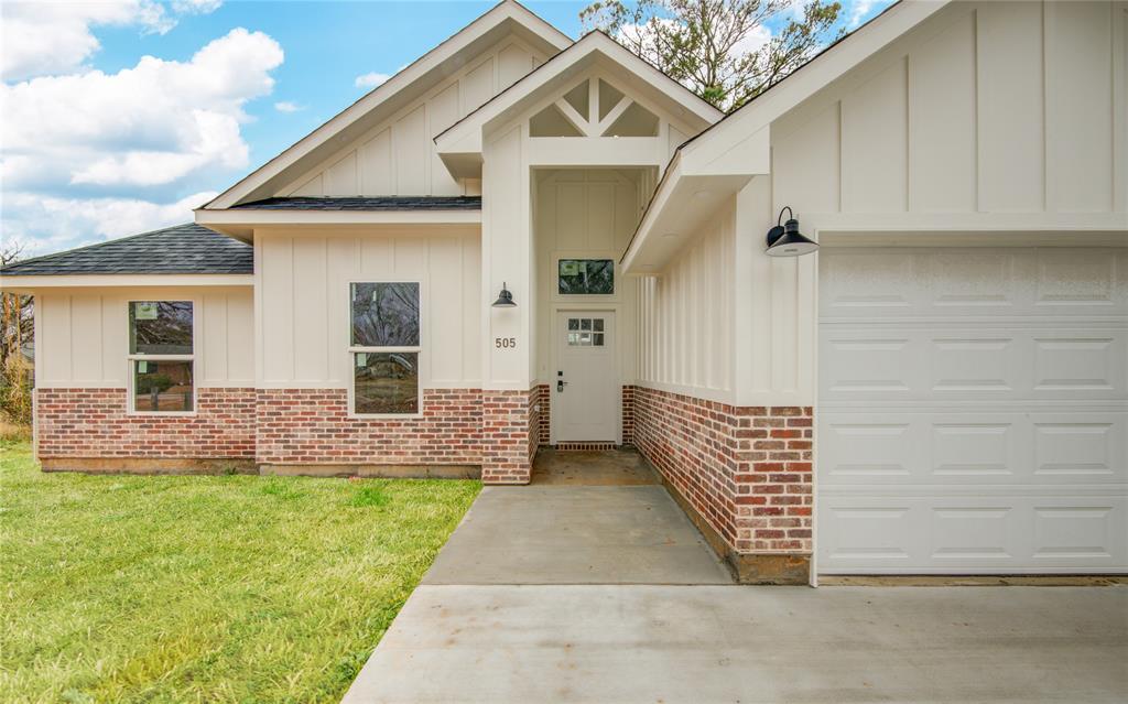 505 James Street, Clute, Texas image 1
