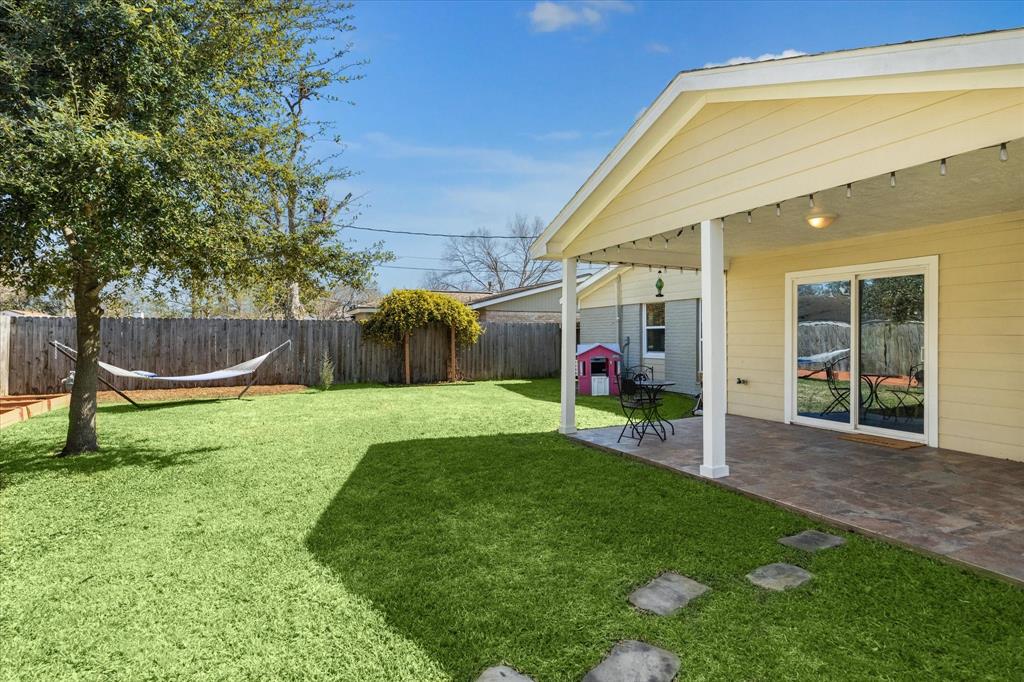 Houston, Texas 77092, United States, 3 Bedrooms Bedrooms, ,2 BathroomsBathrooms,Residential,Pending,79185