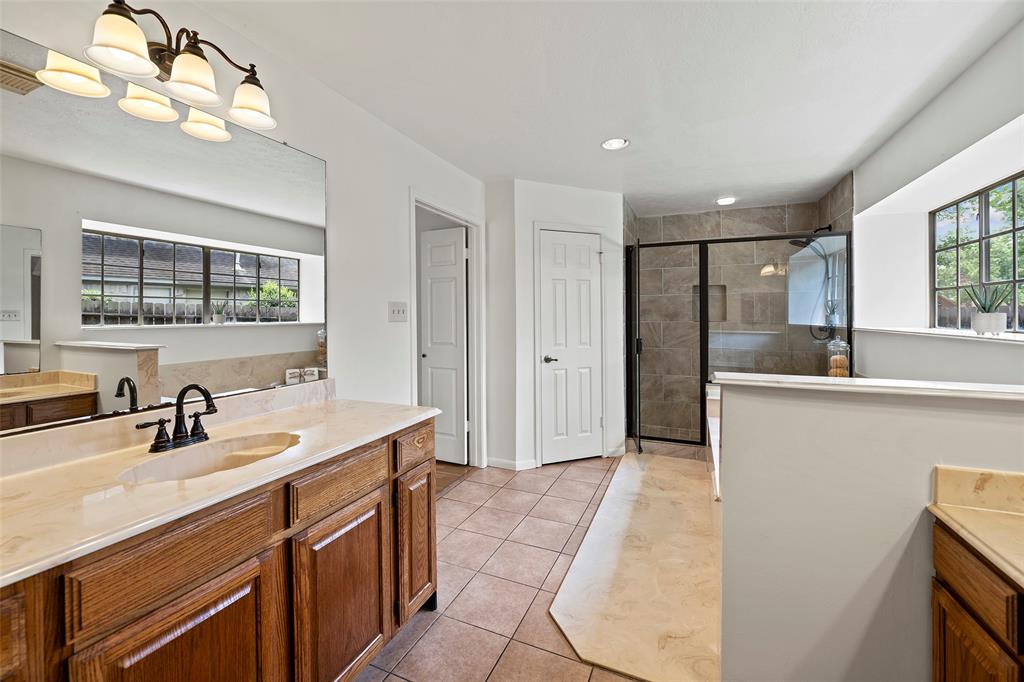 10255 Crooks Way Court, Houston, Texas image 15