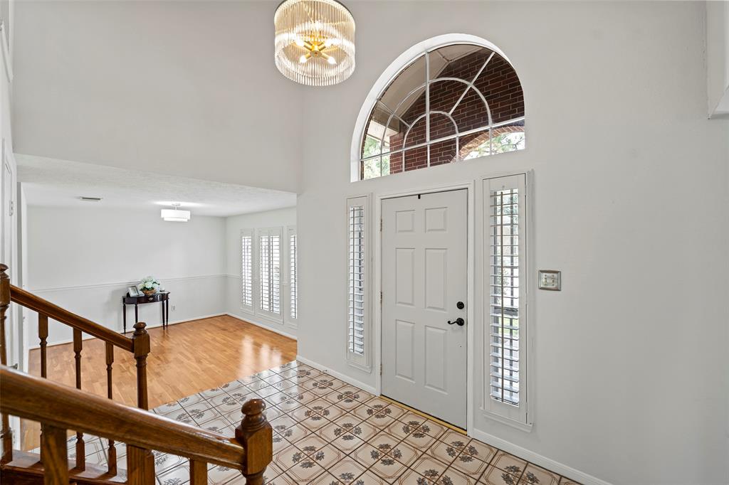 10255 Crooks Way Court, Houston, Texas image 2