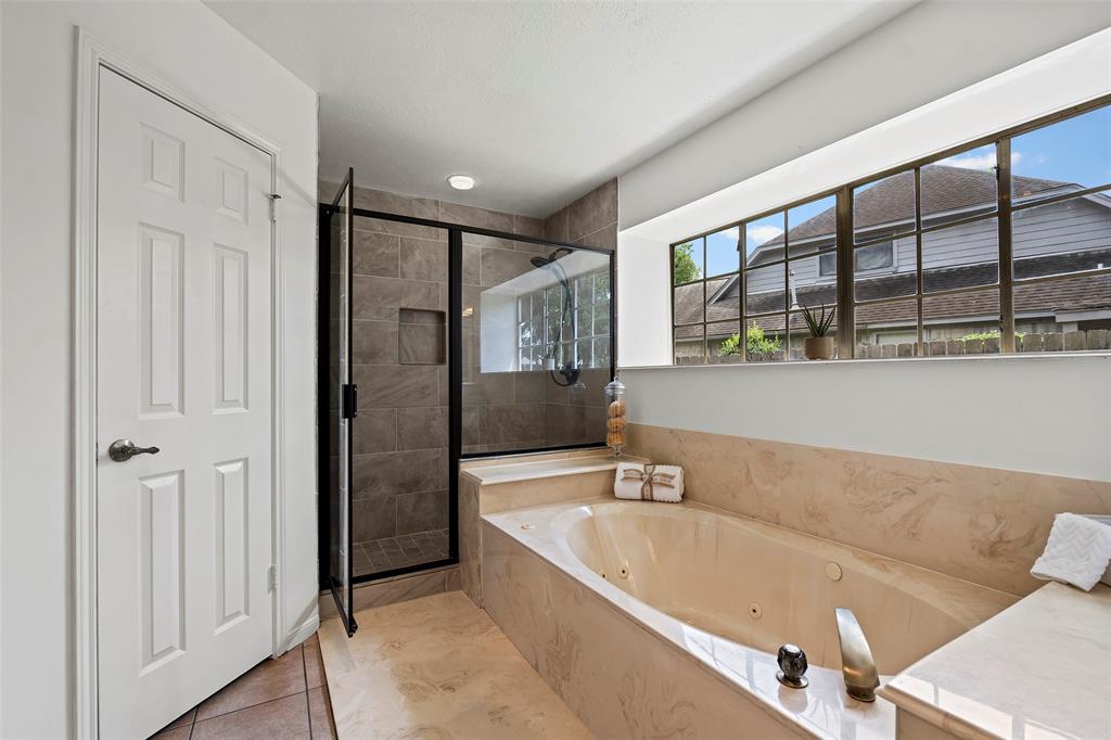 10255 Crooks Way Court, Houston, Texas image 16