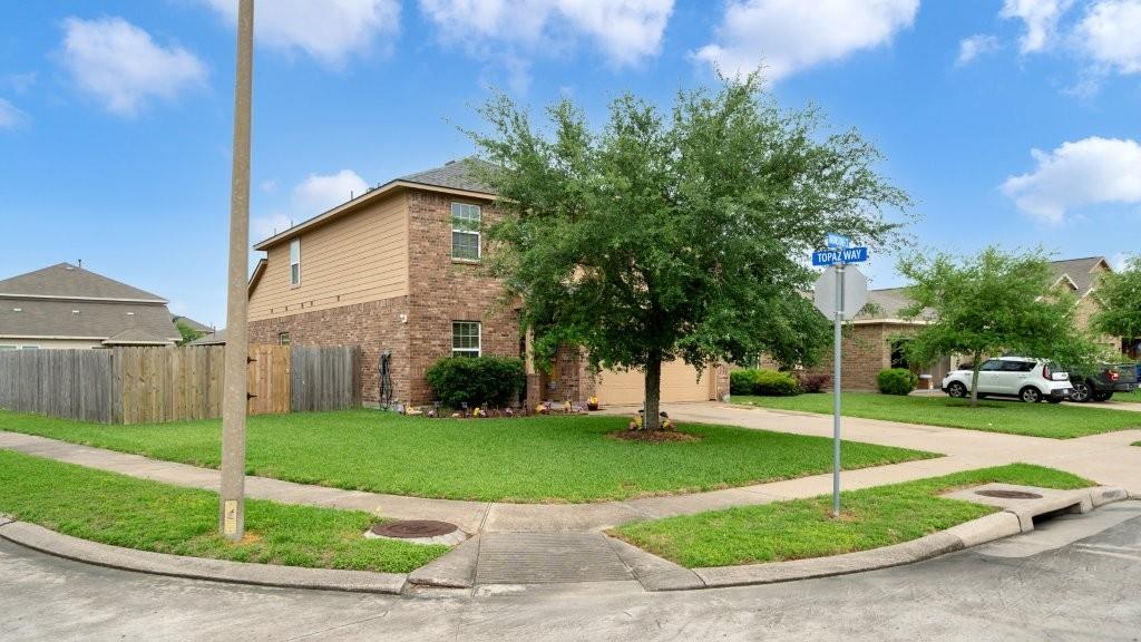 2201 Moonstone Court, Texas City, Texas image 2
