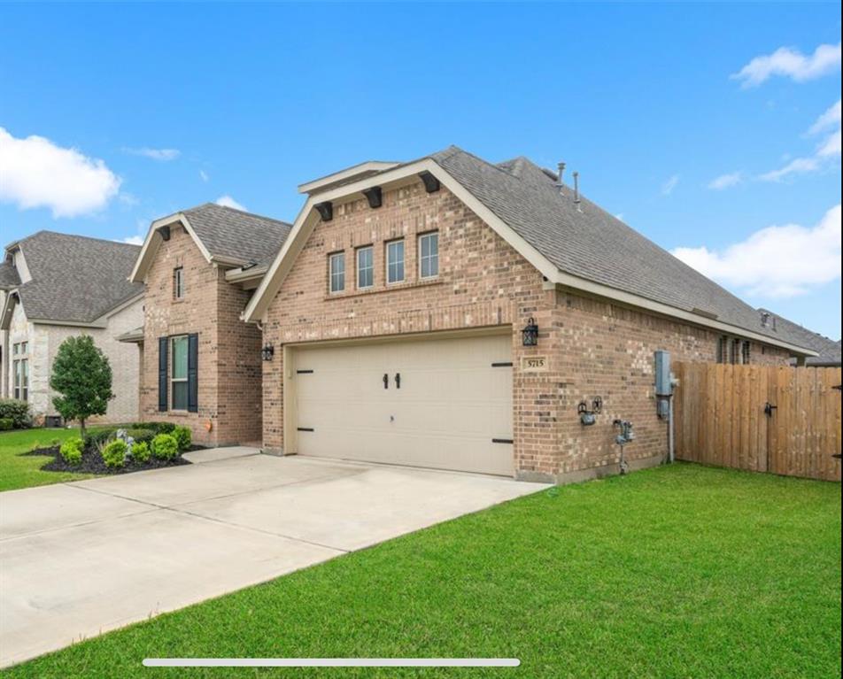 5715 Oakhurst Trail