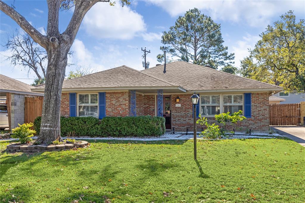 2207 Latexo Drive, Houston, Texas image 1