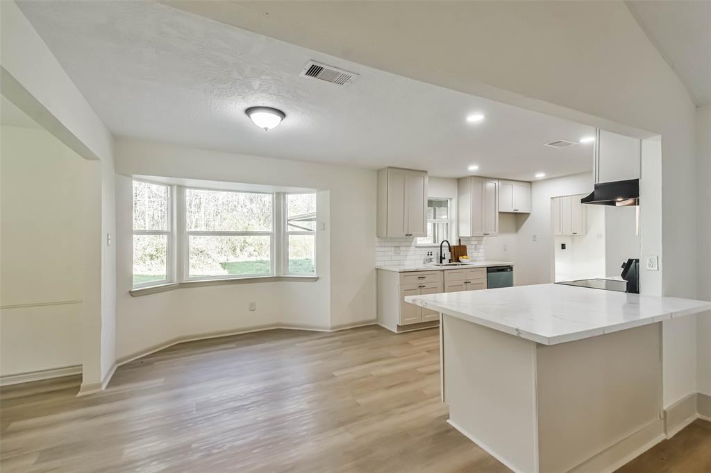 3402 Silver Chalice Drive, New Caney, Texas image 6