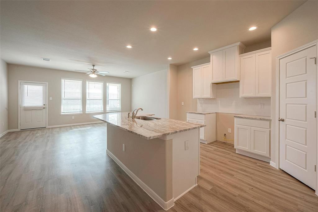 2135 Sanders Brook Drive, Baytown, Texas image 3