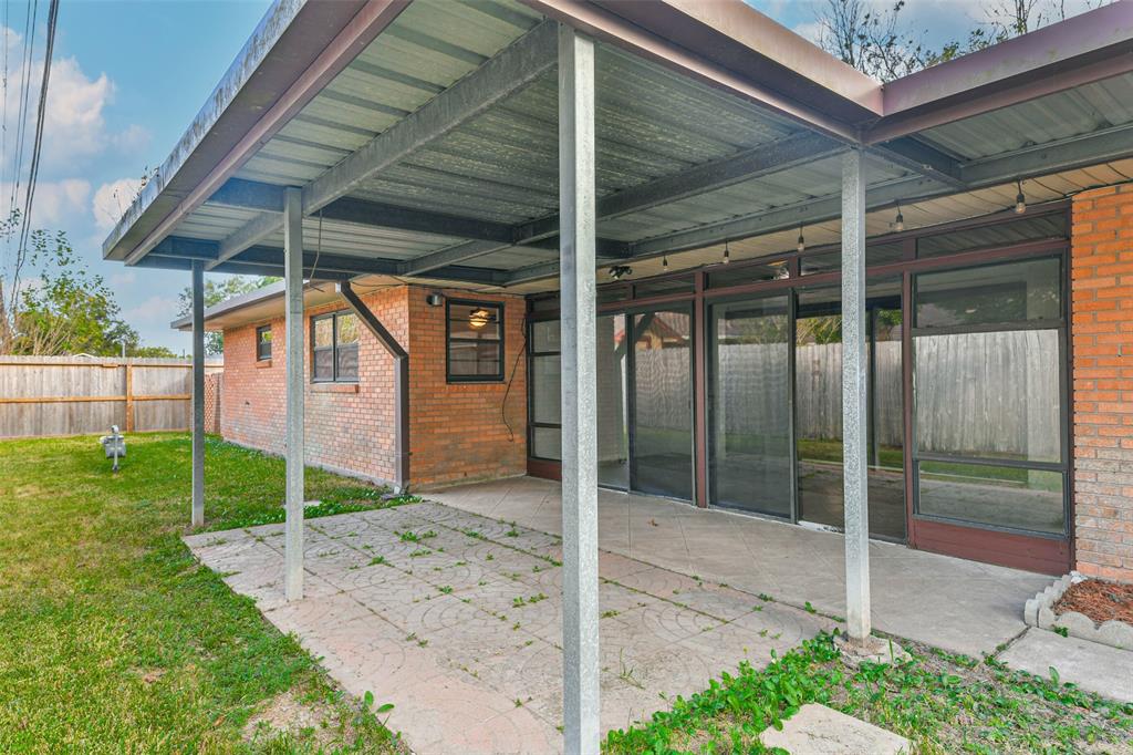 8102 Dellanera Drive, Hitchcock, Texas image 42
