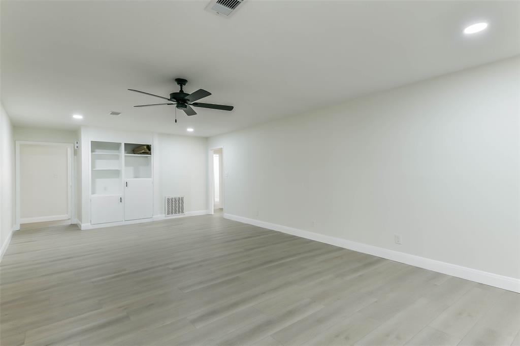 8102 Dellanera Drive, Hitchcock, Texas image 17