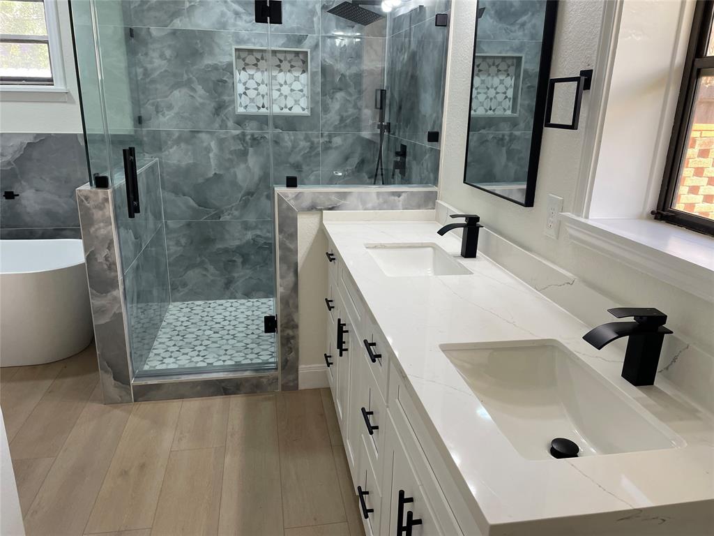8102 Dellanera Drive, Hitchcock, Texas image 36