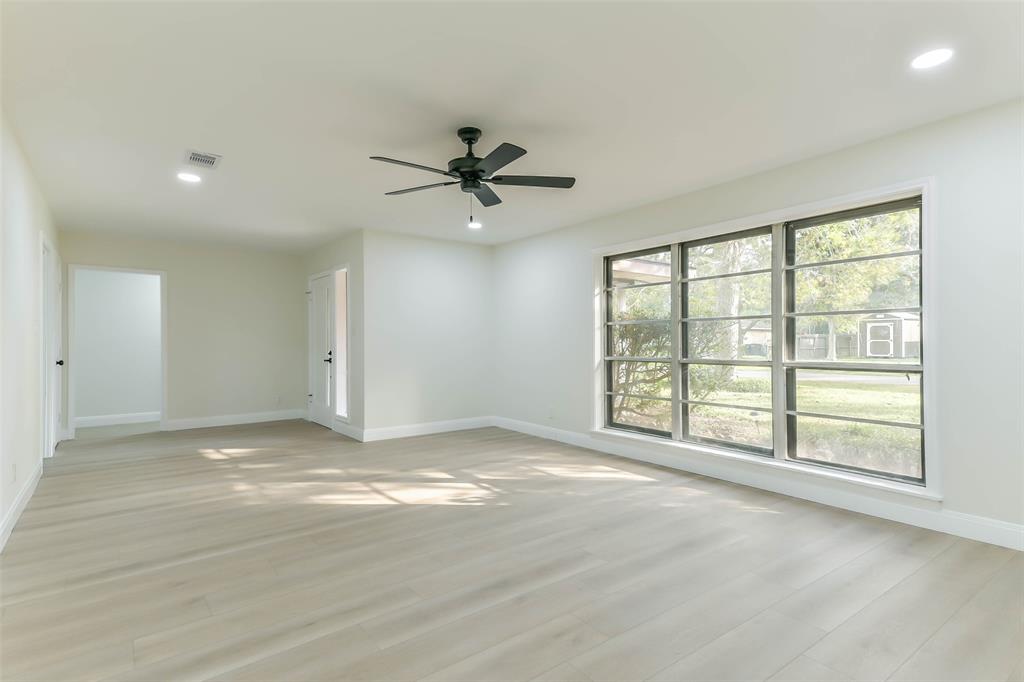 8102 Dellanera Drive, Hitchcock, Texas image 11