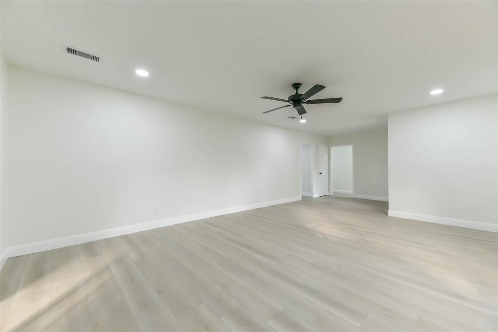 8102 Dellanera Drive, Hitchcock, Texas image 12