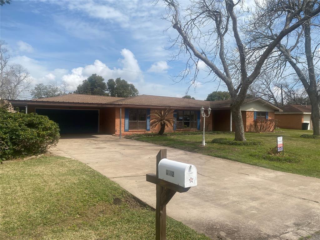 8102 Dellanera Drive, Hitchcock, Texas image 4