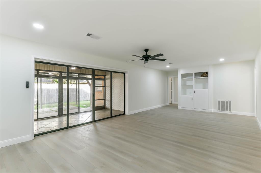 8102 Dellanera Drive, Hitchcock, Texas image 18