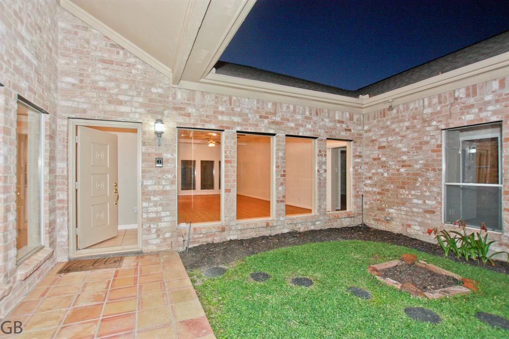 918 Longview Drive, Sugar Land, Texas image 3
