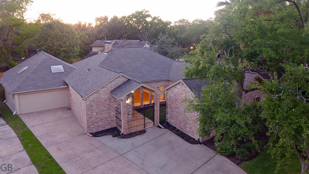 918 Longview Drive, Sugar Land, Texas image 2