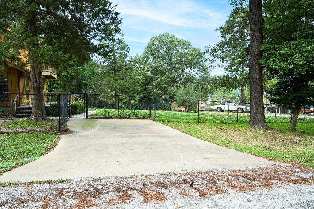 327 Dailey Road, Crockett, Texas image 24
