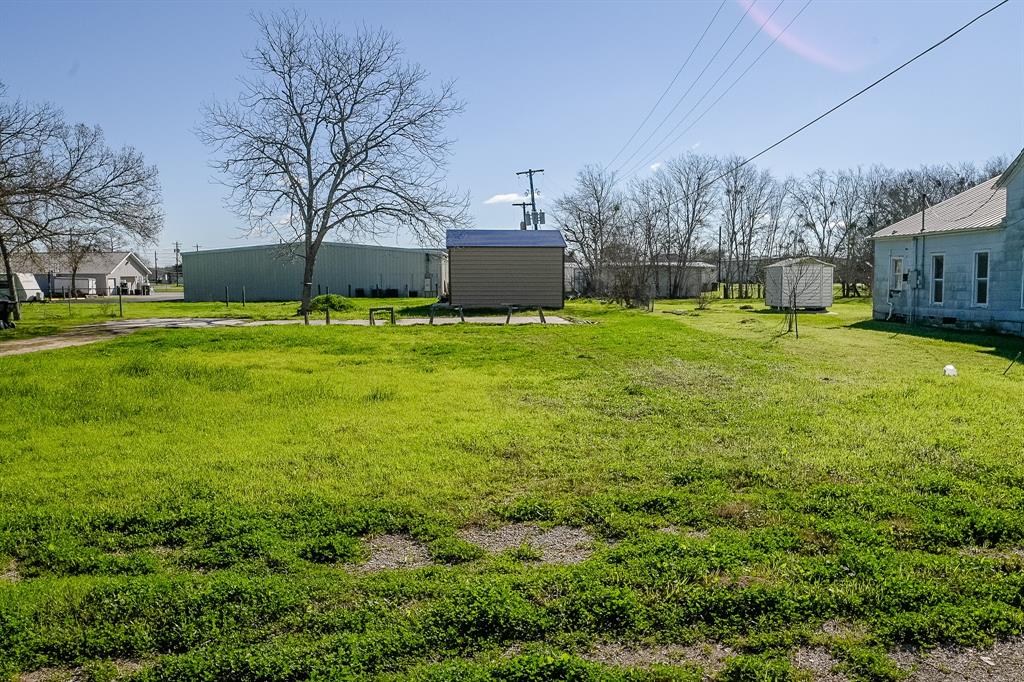 507 S St Andrews Street, Weimar, Texas image 1