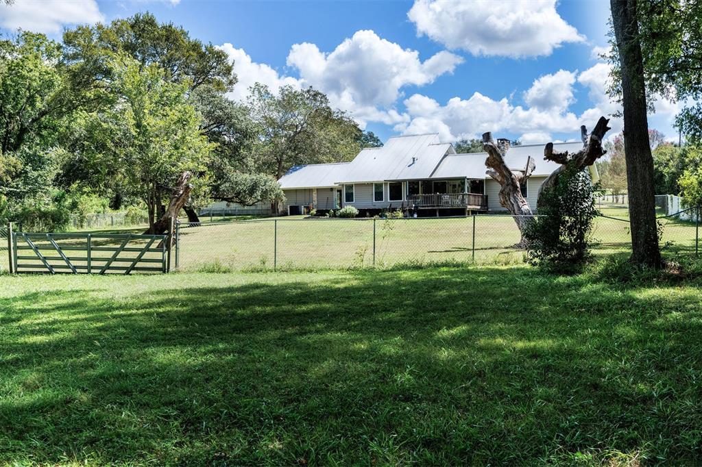 12 Creekwood Drive, Schulenburg, Texas image 8