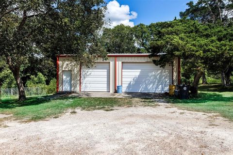 A home in Schulenburg