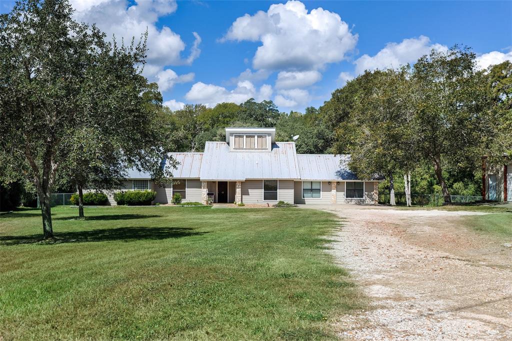 12 Creekwood Drive, Schulenburg, Texas image 32