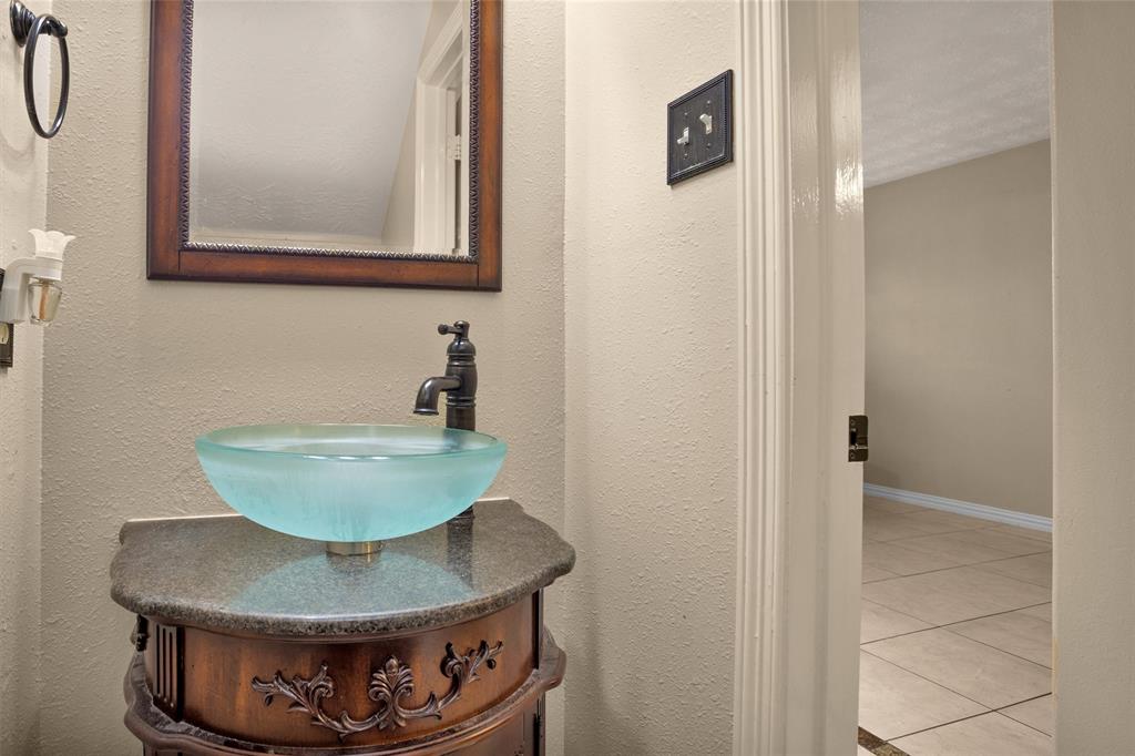 5009 Deerpath Drive, Conroe, Texas image 10