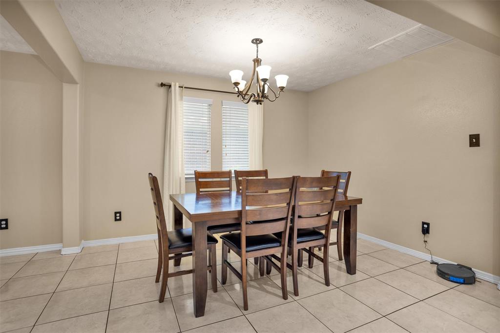 5009 Deerpath Drive, Conroe, Texas image 8