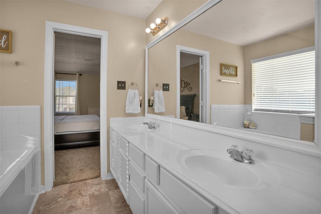 5009 Deerpath Drive, Conroe, Texas image 29