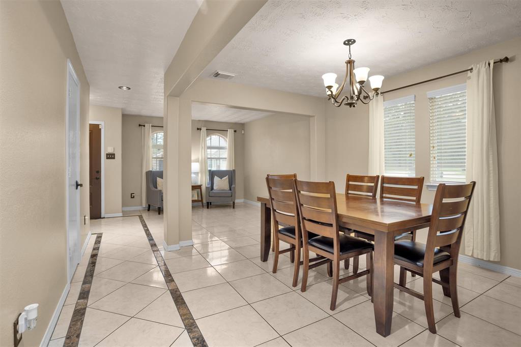 5009 Deerpath Drive, Conroe, Texas image 4