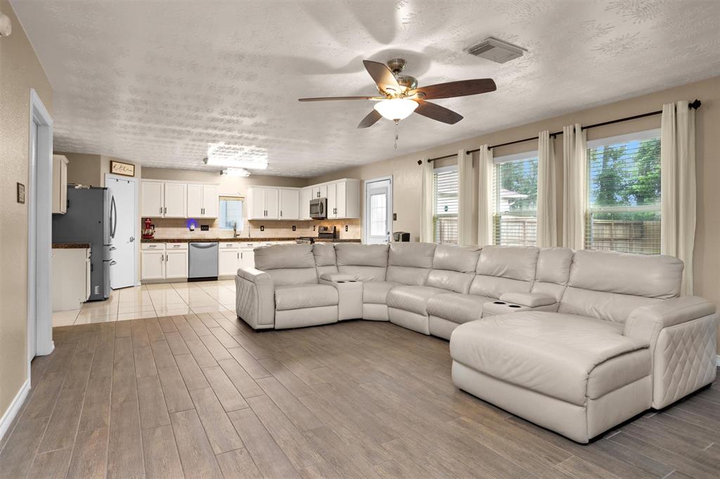 5009 Deerpath Drive, Conroe, Texas image 17