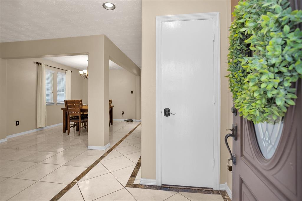 5009 Deerpath Drive, Conroe, Texas image 3