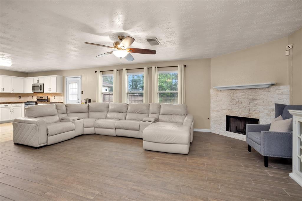 5009 Deerpath Drive, Conroe, Texas image 18