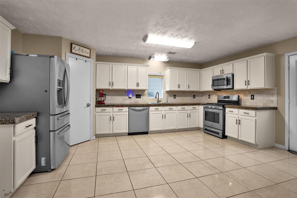 5009 Deerpath Drive, Conroe, Texas image 11