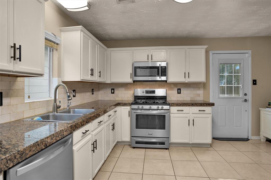 5009 Deerpath Drive, Conroe, Texas image 13