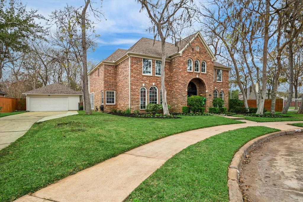 1215 Maple Bough Court, Sugar Land, Texas image 2