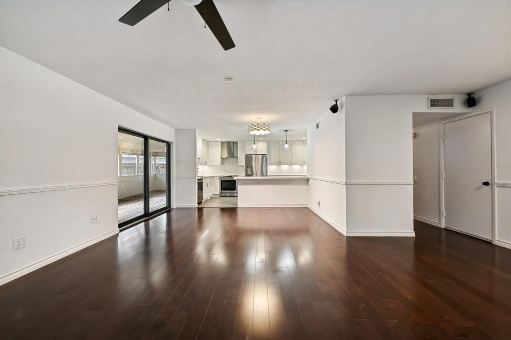 listing image 0
