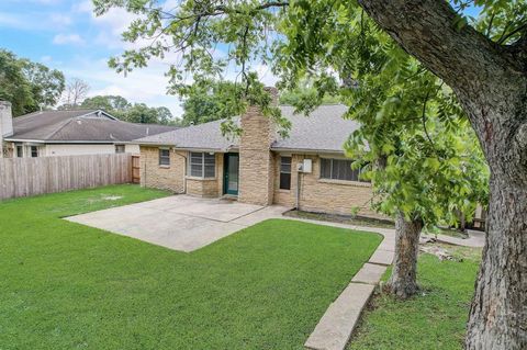 Single Family Residence in Houston TX 16119 Rill Lane 11.jpg