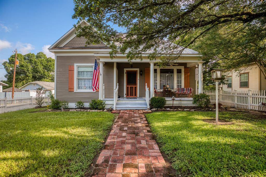 314 W Vulcan Street, Brenham, Texas image 1