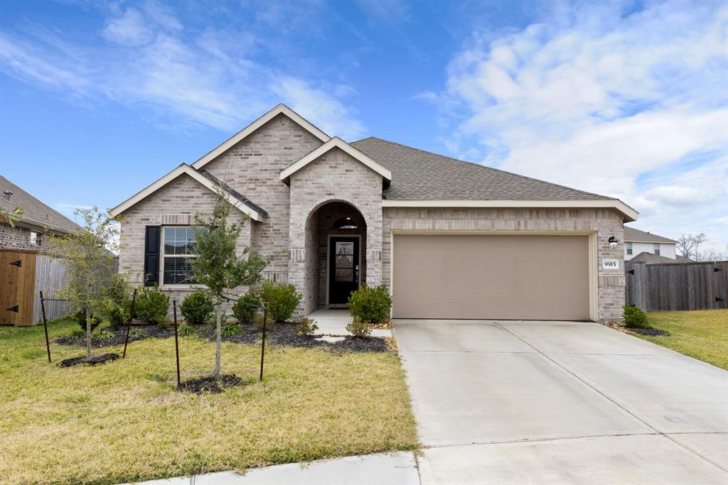 9915 Summer Peony Court, Baytown, Texas image 2