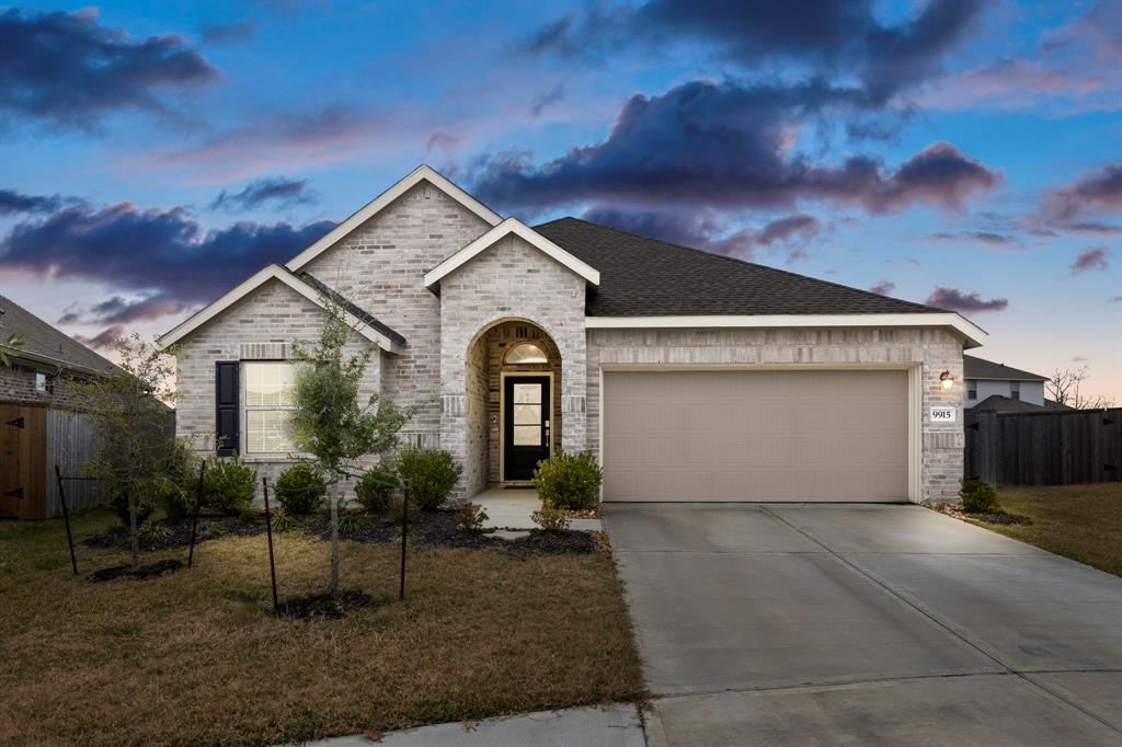 9915 Summer Peony Court, Baytown, Texas image 1